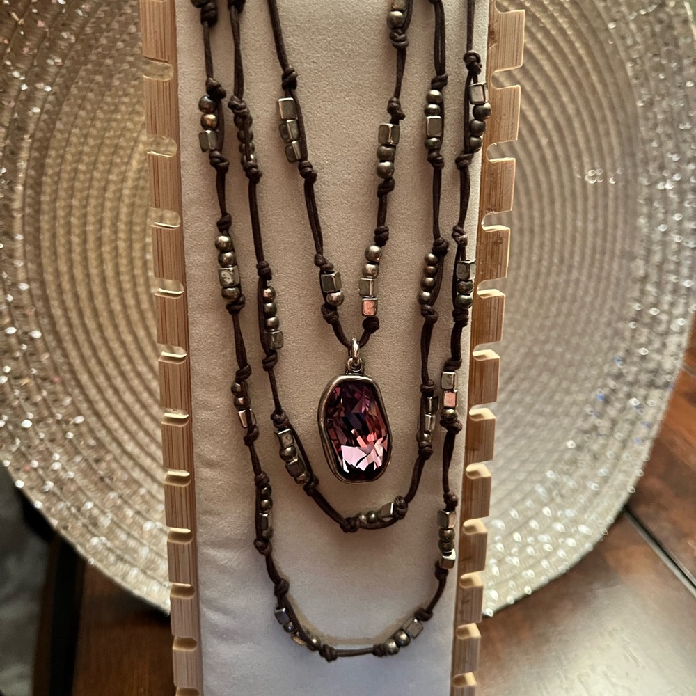 Uno de 50 leather and silver layer necklace